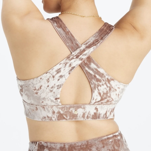 NWT Fabletics Oasis Crushed Velour Twist Sports Bra - Picture 3 of 13